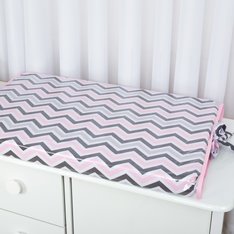 Trocador Plastificado Chevron Rosa e Cinza - 1 peça Trocador Plastificado Chevron Rosa e Cinza - 1 peça
