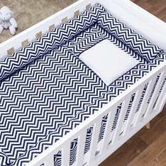 Kit de Berço Rolinho Chevron Marinho - 07 pçs (Batistela Baby) Kit de Berço Rolinho Chevron Marinho - 07 pçs (Batistela Baby)
