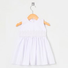 Vestido Batizado com detalhe em renda guipir e pérola - 1 Peça Vestido Batizado com detalhe em renda guipir e pérola - 1 Peça