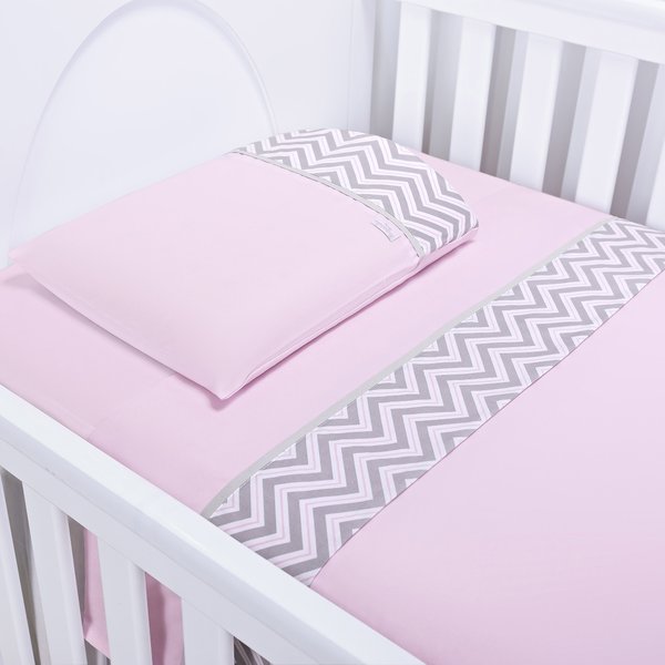 Jogo De Lençol Berço Vira Estampada Chevron Cinza C/ Rosa - 3 peças Jogo De Lençol Berço Vira Estampada Chevron Cinza C/ Rosa - 3 peças