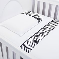 Jogo De Lençol Berço Vira Estampada Zig Zag Preto - 3 peças Jogo De Lençol Berço Vira Estampada Zig Zag Preto - 3 peças