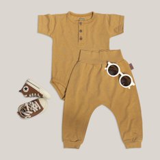 Conjunto Body Manga Curta com Botão e Saruel Pão de Mel - 2 Peças Conjunto Body Manga Curta com Botão e Saruel Pão de Mel - 2 Peças
