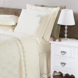 Jogo de Cama Casal Queen Proença Palha e Verde 04 Peças 180 Fios Bordado Jogo de Cama Casal Queen Proença Palha e Verde 04 Peças 180 Fios Bordado