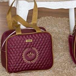 Bolsa Maternidade Puppi Coroa Bordô e Dourado P Bolsa Maternidade Puppi Coroa Bordô e Dourado P