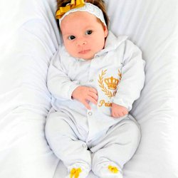 Saída Maternidade Princesa Branco com Dourado Saída Maternidade Princesa Branco com Dourado