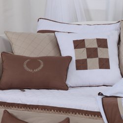 Conjunto de Almofadas Decorativas Realeza Chocolate 3 Peças Conjunto de Almofadas Decorativas Realeza Chocolate 3 Peças