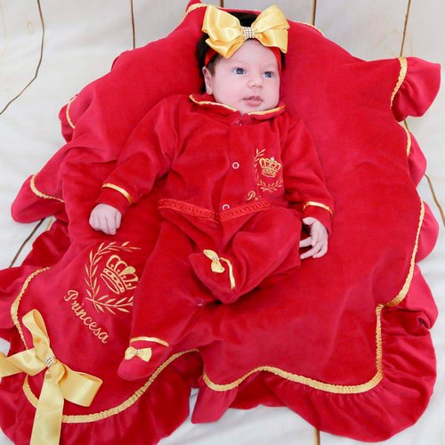 Saída de Maternidade Princesa Vermelho com Dourado Plush