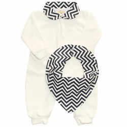 Macacão Manga Longa + Bandana Chevron Branco Plush Macacão Manga Longa + Bandana Chevron Branco Plush