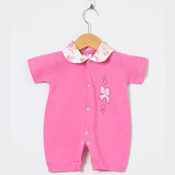Macacão Curto de Bebê Laço Rosa e Floral Macacão Curto de Bebê Laço Rosa e Floral