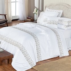 Kit Cama Queen Premiata Branco e Bege 200 Fios 8 Peças Kit Cama Queen Premiata Branco e Bege 200 Fios 8 Peças