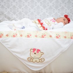 Saída de Maternidade Cecília Floral Vermelho Saída de Maternidade Cecília Floral Vermelho