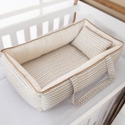 Ninho para Bebê Chevron Cáqui 2 Peças com Alça Ninho para Bebê Chevron Cáqui 2 Peças com Alça