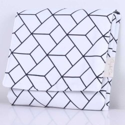 Trocador Portátil Geométrico Preto com Bolso Trocador Portátil Geométrico Preto com Bolso