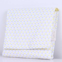 Trocador Portátil Triângulo Amarelo com Bolso Trocador Portátil Triângulo Amarelo com Bolso