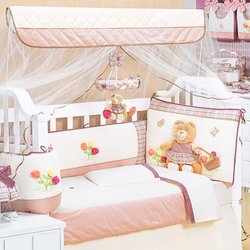 Kit de Berço Ursa Fofa Rosa Americano Com Mosquiteiro 9 Peças Kit de Berço Ursa Fofa Rosa Americano Com Mosquiteiro 9 Peças