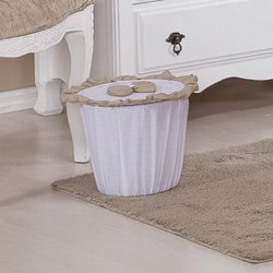 Lixeira Ursinho Pufi Branco e Bege Lixeira Ursinho Pufi Branco e Bege