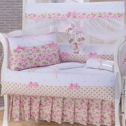 Kit Berço Laços Rosa Americano Com Mosquiteiro 9 Peças Kit Berço Laços Rosa Americano Com Mosquiteiro 9 Peças