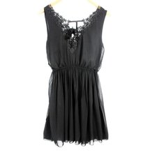 Vestido Evasê Rendado com Tiras Vestido Evasê Rendado com Tiras
