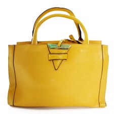 Bolsa De Ombro Com Alça Transversal E Pingente Triangular Bolsa De Ombro Com Alça Transversal E Pingente Triangular
