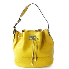 Bolsa de Ombro Detalhes Dourados e Matelassê Bolsa de Ombro Detalhes Dourados e Matelassê