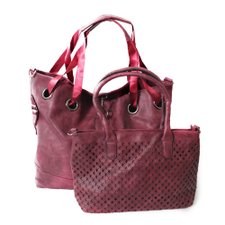 Kit 2 Bolsas Grande e Média com Detalhes Vazados Kit 2 Bolsas Grande e Média com Detalhes Vazados