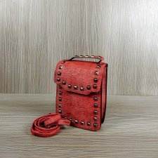 Bolsa Com Spikes e Alça de Mão Bolsa Com Spikes e Alça de Mão