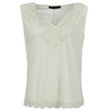 Regata com Tachas e Rendas Regata com Tachas e Rendas