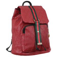 Mochila com Alto Relevo e Faixa Central com Cordão e Botão Imantado Mochila com Alto Relevo e Faixa Central com Cordão e Botão Imantado