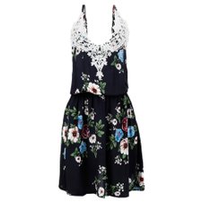 Vestido com Guipir na Gola Alça Regulável e Estampa Floral Vestido com Guipir na Gola Alça Regulável e Estampa Floral