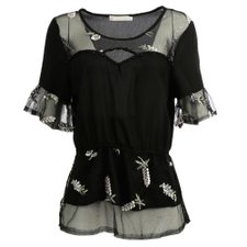 Blusa Tule Meia Manga Flare com Bordado Floral e Tachas Decorativas Blusa Tule Meia Manga Flare com Bordado Floral e Tachas Decorativas
