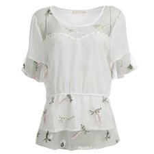 Blusa Tule Meia Manga Flare com Bordado Floral e Tachas Decorativas Blusa Tule Meia Manga Flare com Bordado Floral e Tachas Decorativas