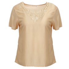 Blusa Manga Curta Com Renda Na Gola (Plus Size) Blusa Manga Curta Com Renda Na Gola (Plus Size)