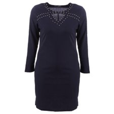 Vestido Plus Size Gola Choker Detalhes Metálicos Vestido Plus Size Gola Choker Detalhes Metálicos