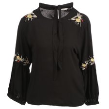 Blusa Plus Size Gola Choker Com Amarração E Patches Blusa Plus Size Gola Choker Com Amarração E Patches