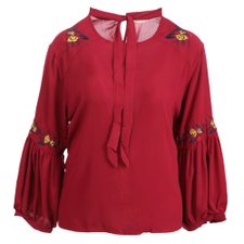 Blusa Plus Size Gola Choker Com Amarração E Patches Blusa Plus Size Gola Choker Com Amarração E Patches