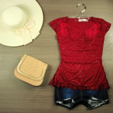 Blusa Vermelho Cintilante Decote Rendado E Bordado Blusa Vermelho Cintilante Decote Rendado E Bordado