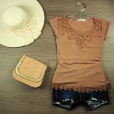 Blusa Feminina Cintilante Decote Rendado E Bordado Blusa Feminina Cintilante Decote Rendado E Bordado