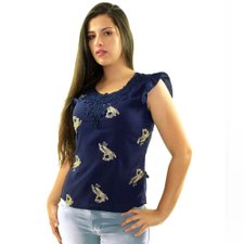 Blusa Azul Manga Curta Decote Bordado E Rendado Blusa Azul Manga Curta Decote Bordado E Rendado