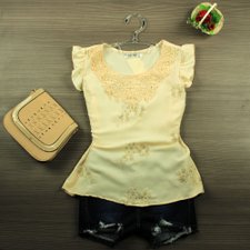 Blusa Feminina Bege Decote Bordado E Rendado Blusa Feminina Bege Decote Bordado E Rendado