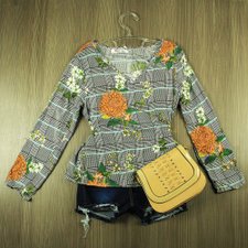 Blusa Feminina Marrom Manga Longa Mosaíco E Floral Blusa Feminina Marrom Manga Longa Mosaíco E Floral