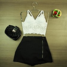 Cropped Top Branco Rendado Com Alça Transpassada Cropped Top Branco Rendado Com Alça Transpassada