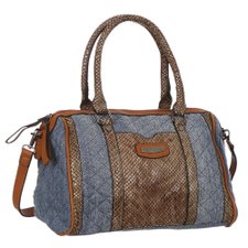 Bolsa De Ombro Feminina Matelassê Com Detalhes Em Verniz Bolsa De Ombro Feminina Matelassê Com Detalhes Em Verniz