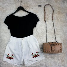 Short Feminino Com Patches Bolsos Laterais Short Feminino Com Patches Bolsos Laterais