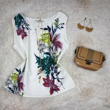 Blusa Regata Estampa Floral Com Pingente Blusa Regata Estampa Floral Com Pingente