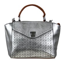 Bolsa De Mão Ou Transversal Com Tachas E Vazados Bolsa De Mão Ou Transversal Com Tachas E Vazados