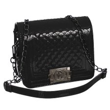 Bolsa Transversal Em Matelassê De Verniz Com Alça De Corrente Bolsa Transversal Em Matelassê De Verniz Com Alça De Corrente