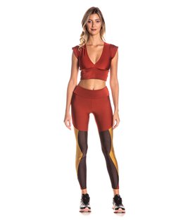 Calça Legging com Recortes em Três Cores e Cós Anatômico em Suplex Líquor Calça Legging com Recortes em Três Cores e Cós Anatômico em Suplex Líquor