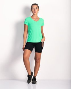 Blusa Baby Look Mais Soltinha Decote V em Dry Fit Drink Blusa Baby Look Mais Soltinha Decote V em Dry Fit Drink