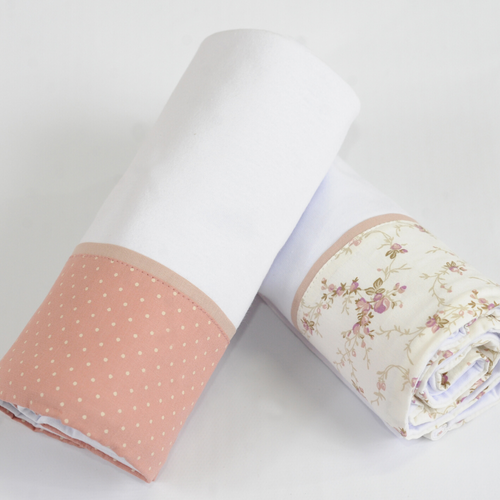 Cueiro Flanelado Poá e Floral Rosê 2 Peças Cueiro Flanelado Poá e Floral Rosê 2 Peças