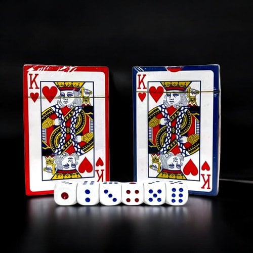 Conjunto 2 Jogos De Cartas Baralhos Com 54 Cartas e 6 Dados